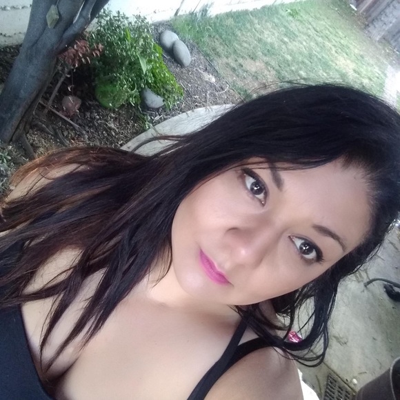 Meet your Posher, Melina - Picture 2 of 2